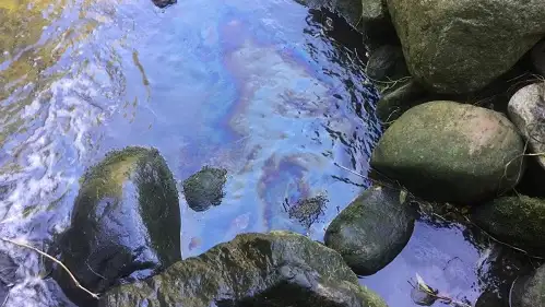 Forurening med olie eller benzin, Visby å, Sydthy.